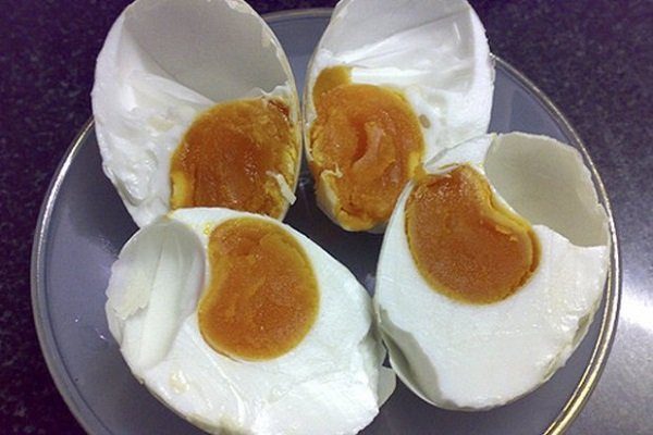Вареные утиные яйца
